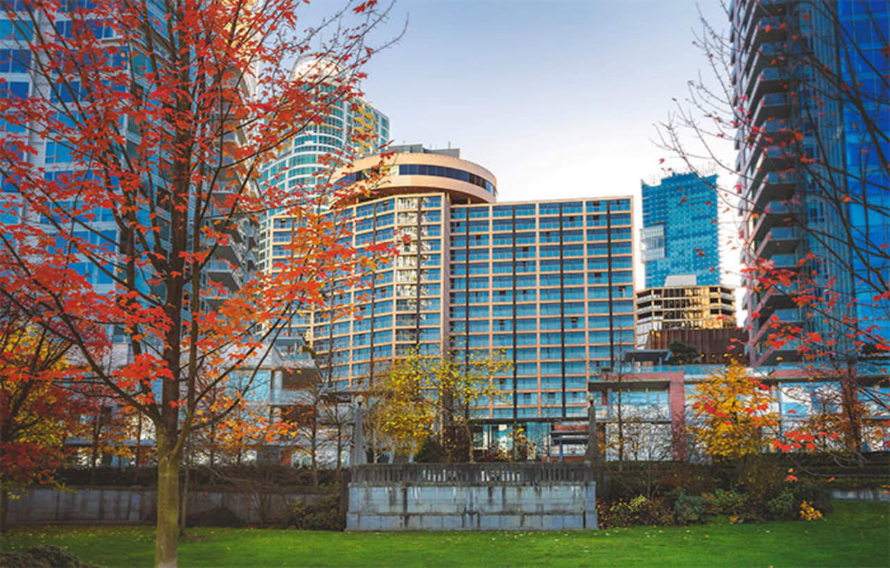 Pinnacle Hotel Harbourfront Vancouver Exterior photo